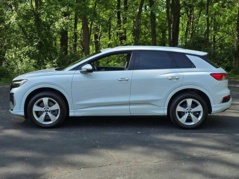 Audi Q4 e-tron quattro Premium 55      2024