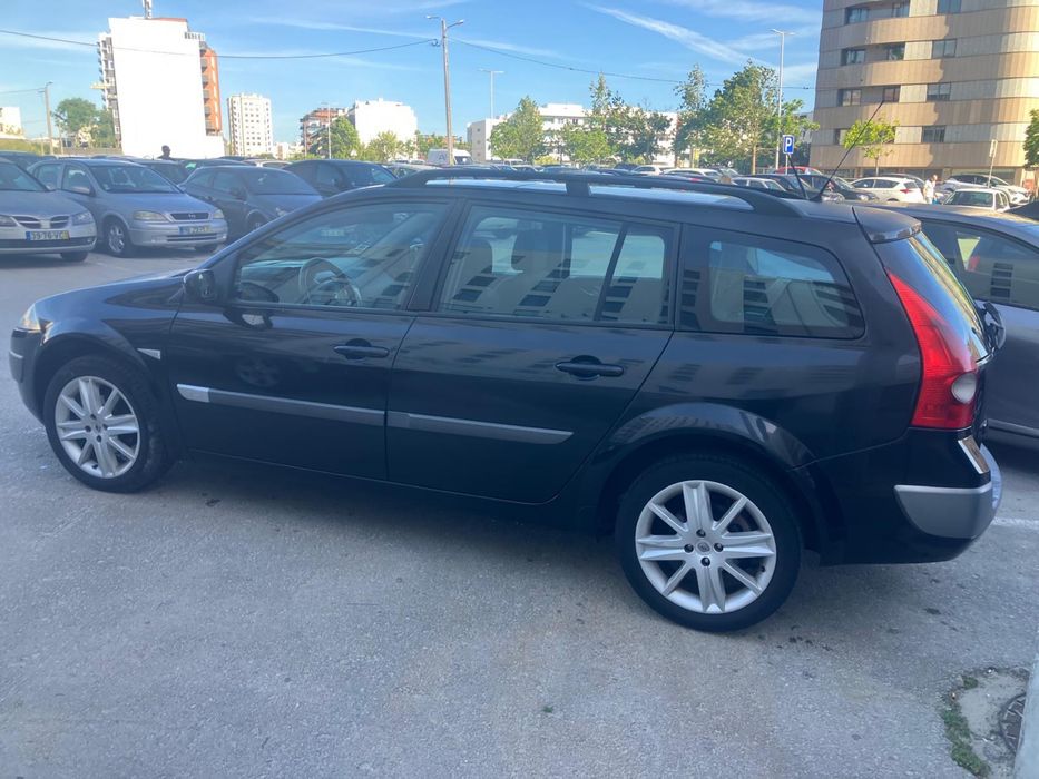 Renault Mégane Break, viatura espaçosa, confortável e muito económica, ideal para uso diário ou para família.