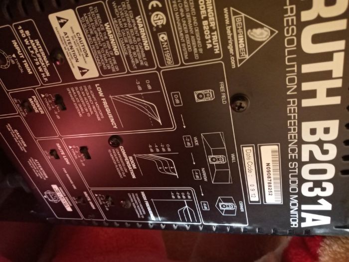 Студийные мониторы Behringer Truth B2031A