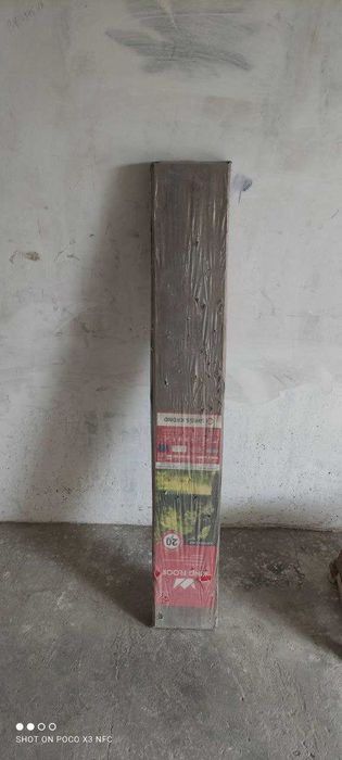 Ламинат King Floor KF 304 Дуб тёмный  32 класса