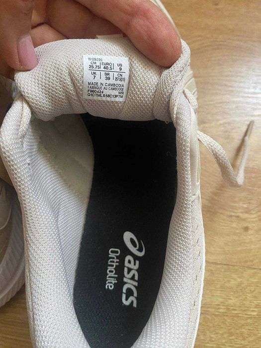 Кросівки Asics, жіночі 39 розмір