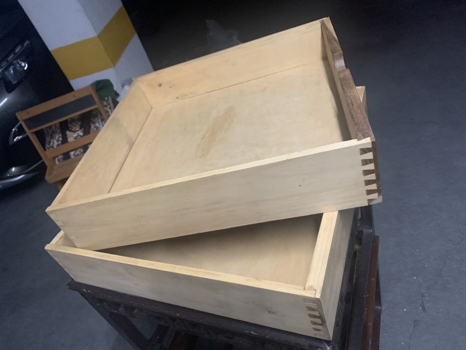 Vendo, 2 gavetas em madeira . Em otimo estado ,