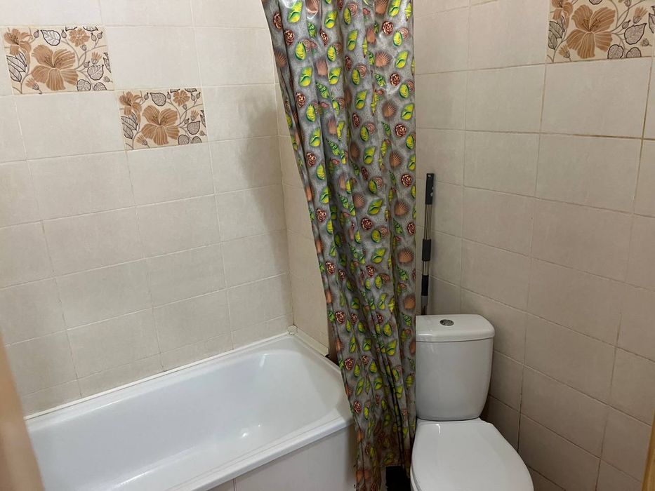 Квартира в центрі. Новобудова, автономне газ. опалення. Даю документи