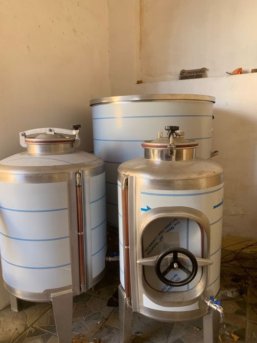 Vendo fermentadores inox com valvula de pressâo para cerveja e vinho