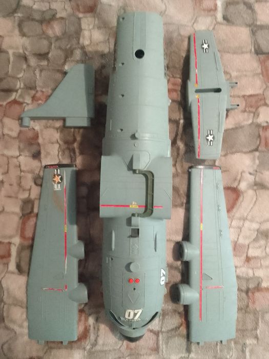Великий літак іграшковий за 1000грн.