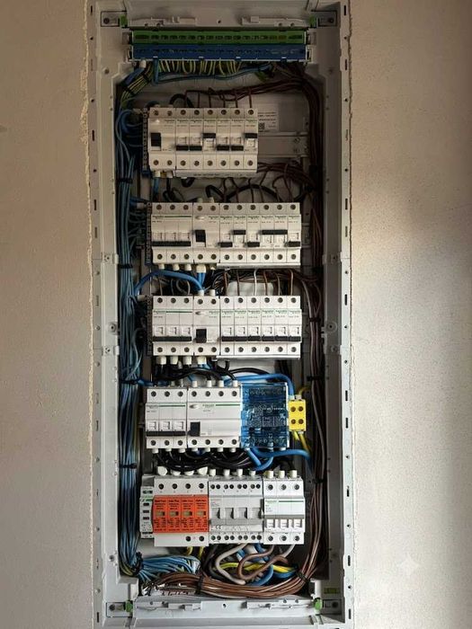 Elektryk, instalacje, alarm, kamery, awarie, serwis (ENGLISH)
