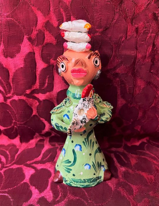 Boneca em Terracota Assinada