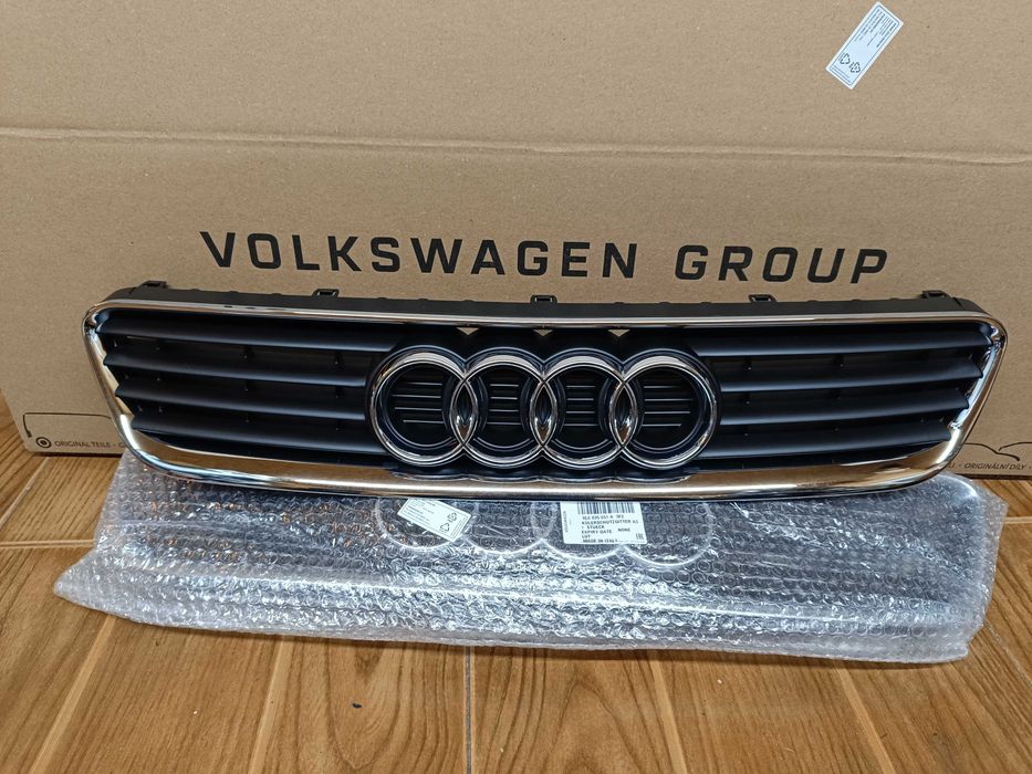 Grelha Audi A3 8L para-choques NOVA e ORIGINAL