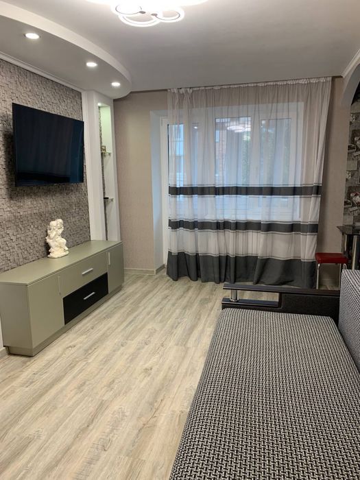 Двухкімнатна квартира з євроремонтом подобово в центрі міста Глухів