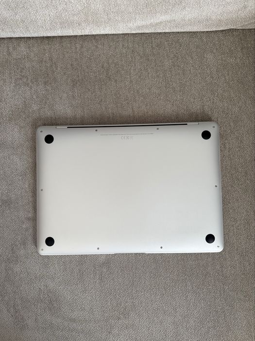 MacBook Air 13” A2179 (2020) Intel i5 1.1 GHz 8 GB RAM 256 GB SSD srebrny