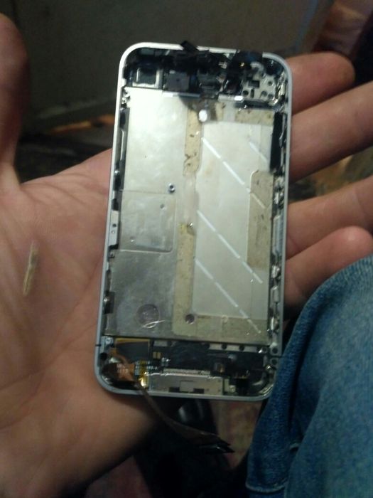 Экран iPhone 4s .