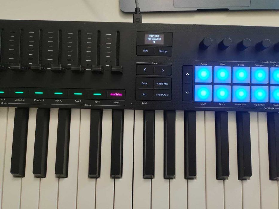 MIDI-клавіатура Novation Launchkey 61 MK4