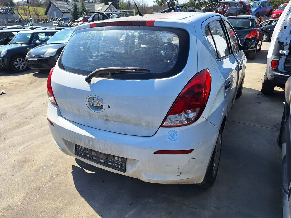 hyundai i20 i 1 pbt lift 12-14 pjw szyba tył biała klapa bagażnika