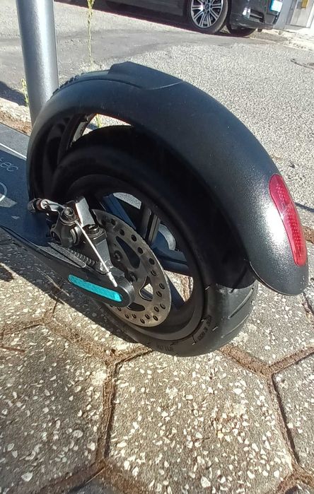 TROTINETE (muito pouco uso, 700W máx), com bateria substituível.