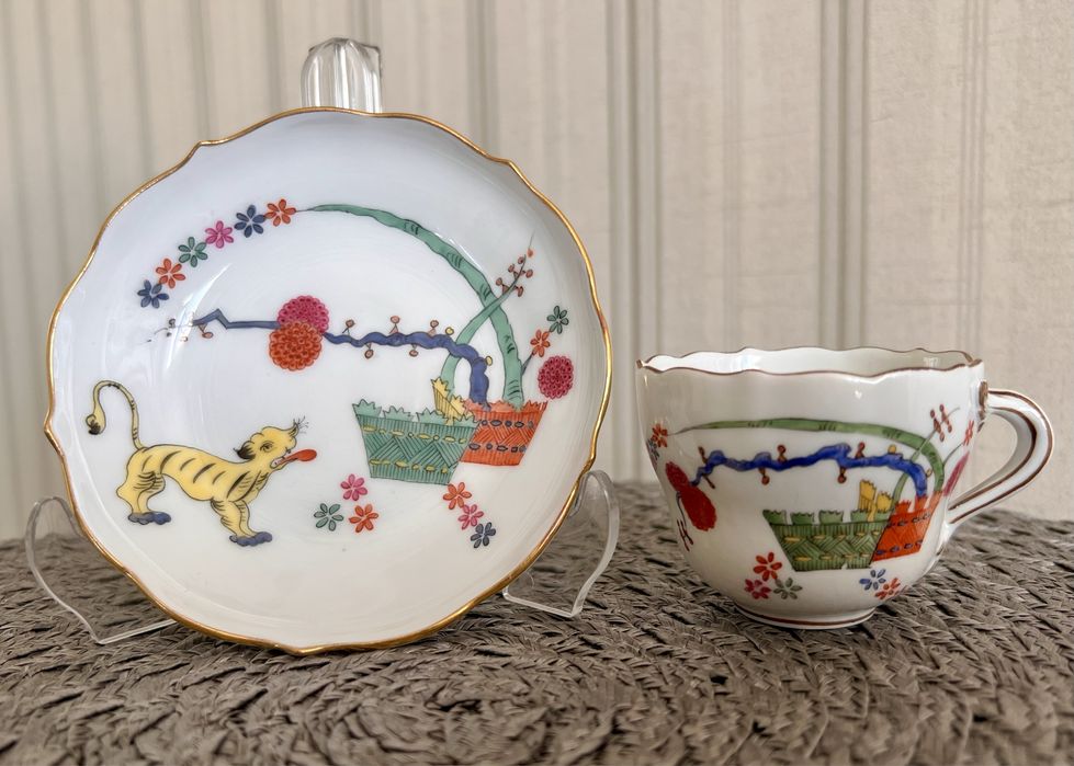 Miśnia rzadka filiżanka do mokki wzór żółty lew z XIXw.