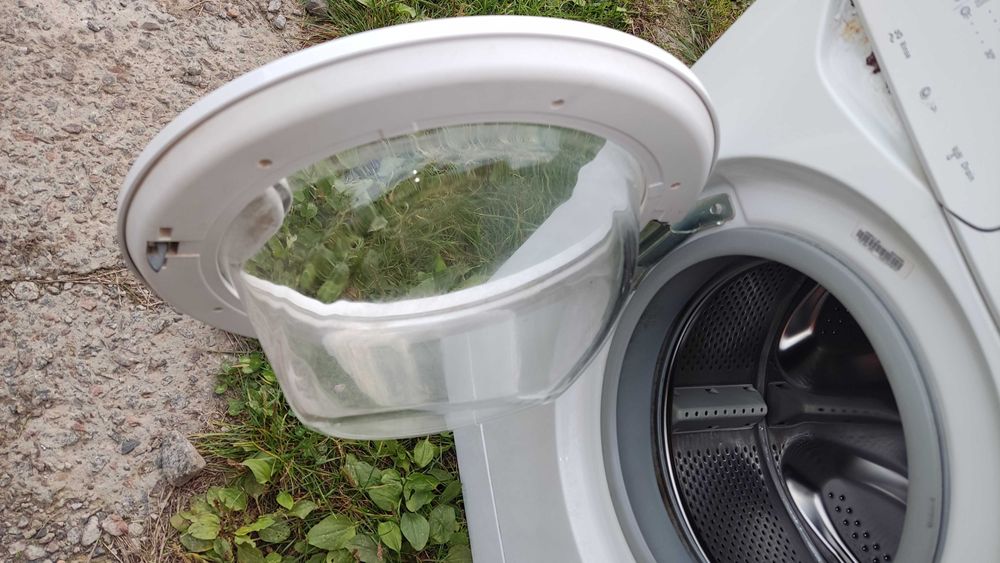 Стиральная машинка Indesit IWSC 4085 на запчасти