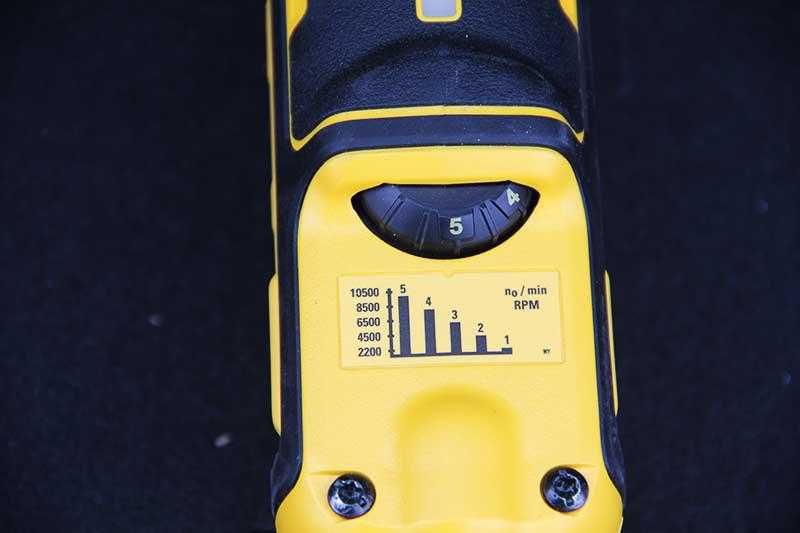 DeWALT DWE4357 Шліфмашина кутова - болгарка мережева безщіткова