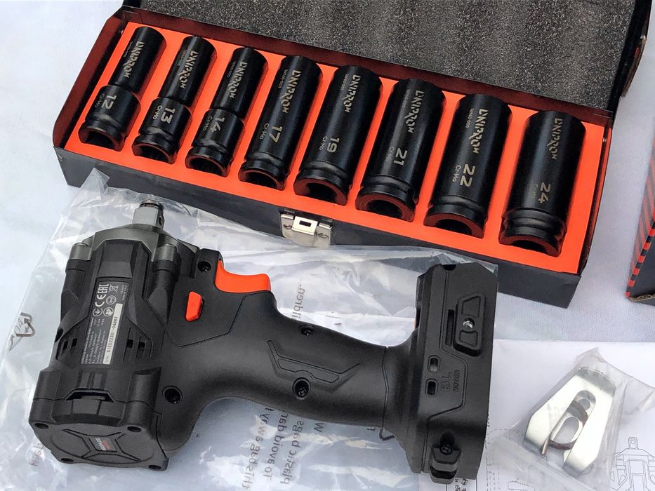 Комплект Dnipro-M: Гайковерт DTW-201BC Compact + Набір ударних головок