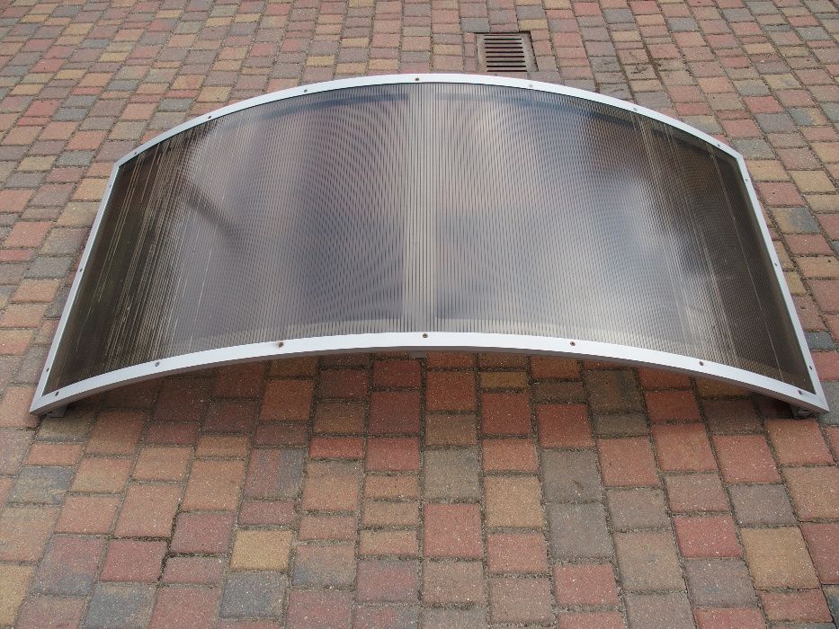 Zadaszenie nad drzwi