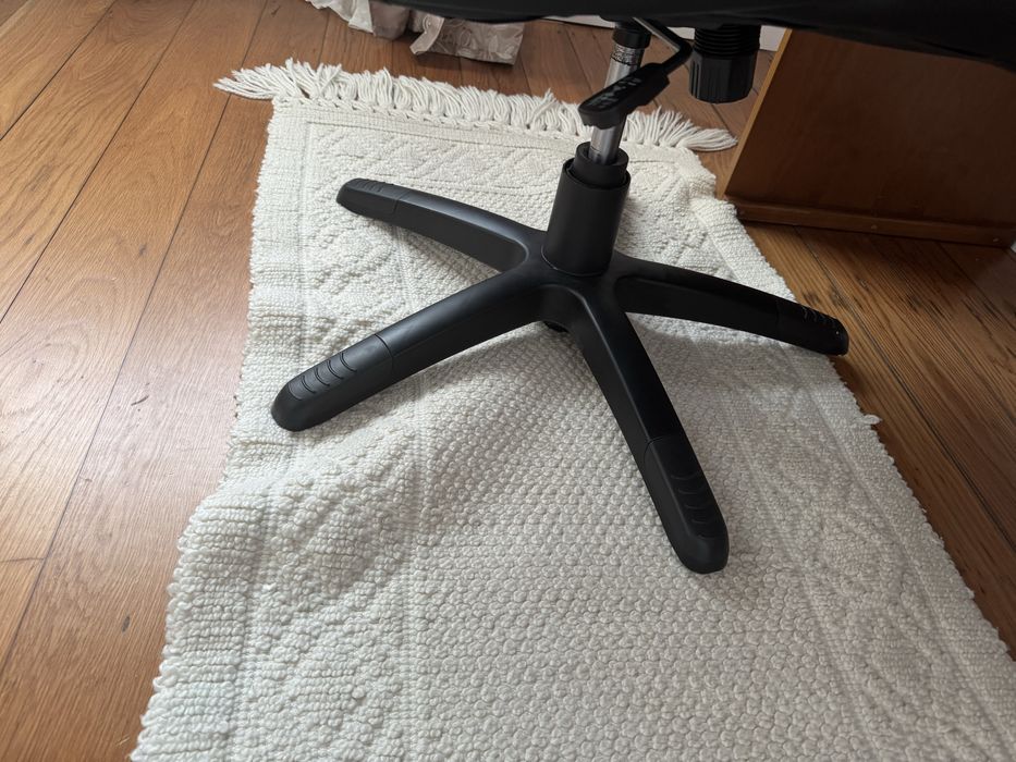 Procuro base para esta cadeira