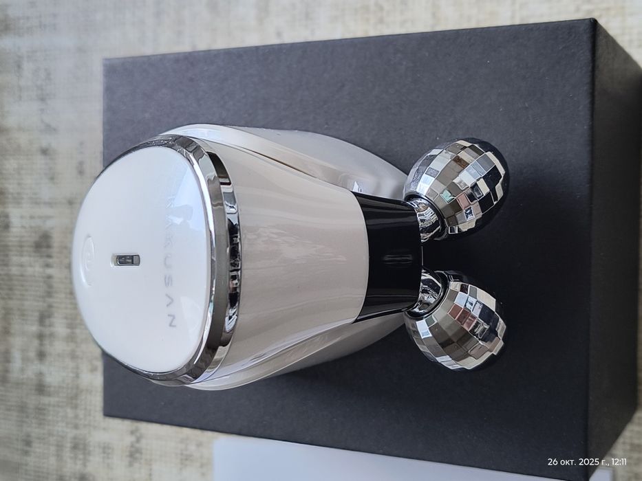 Микротоковый массажёр для лица KAKUSAN