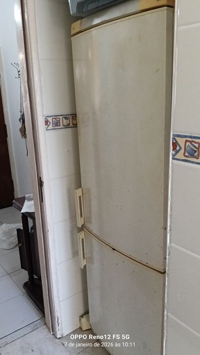 Doa-se Frigorífico/Combinado_Marca AEG_A F uncionar
Marca AEG.
A Funci