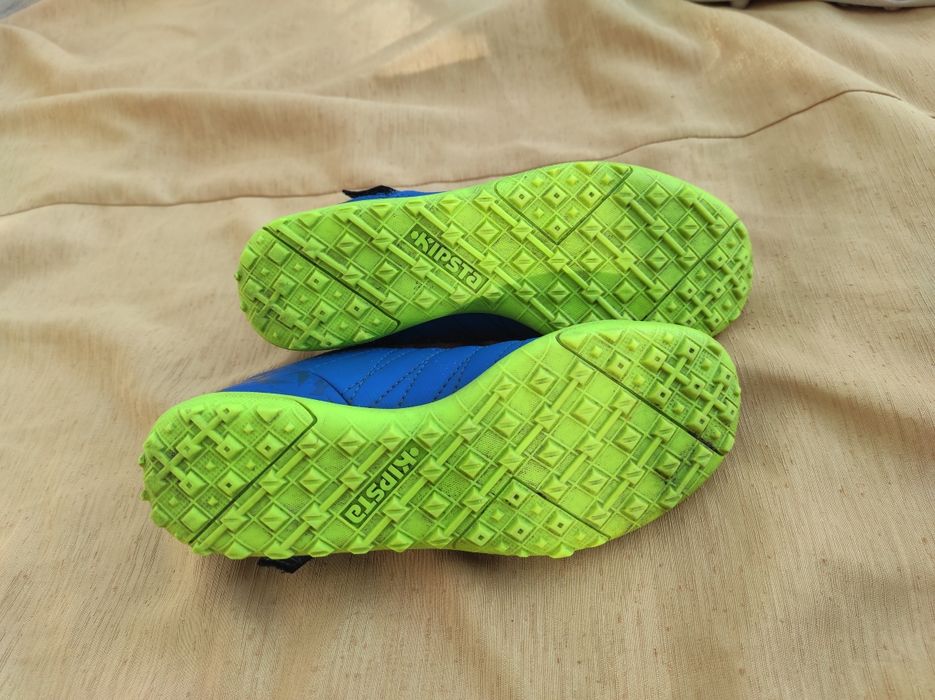 417. Buty piłkarskie do piłki nożnej turfy Kipsta r. 33