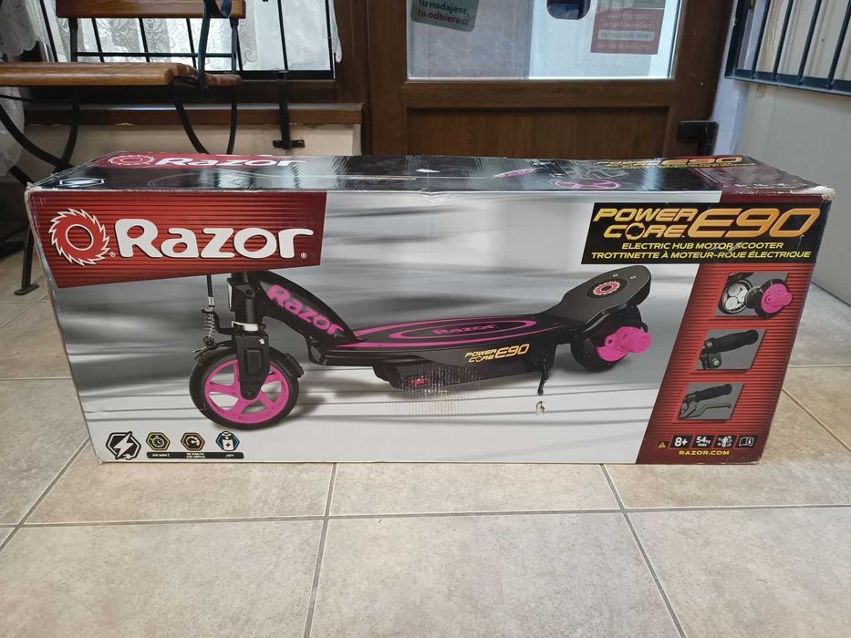Hulajnoga elekytyczna RAZOR E90 PowerCore różowa