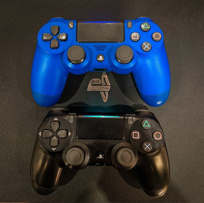PlayStation 4 Pro 1TB + 2 Comandos + 3 jogos
