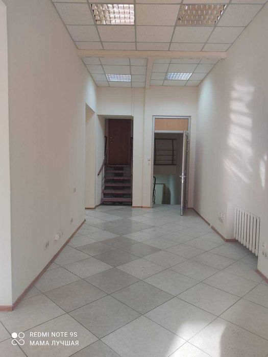 Комерційна нерухомість - фасад, В. Арнаутська, високий трафік