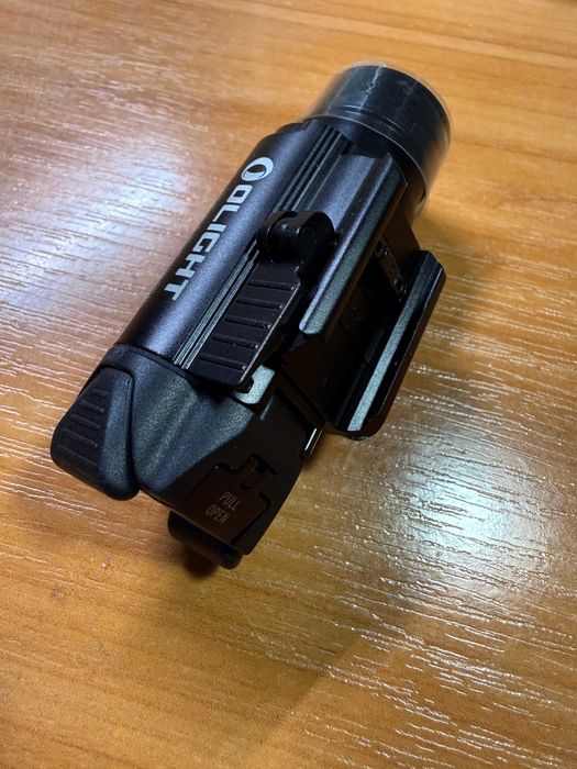 Ліхтар підствольний з ЛЦВ Olight Baldr Pro для АК, AR15 на пікатінні