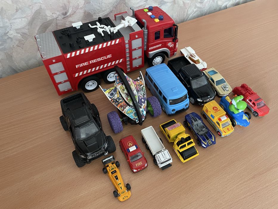 Іграшки машинки 15 шт музика інерційні