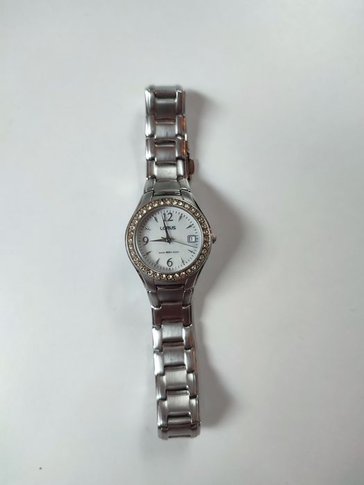 Zegarek srebrny Lorus z kryształkami