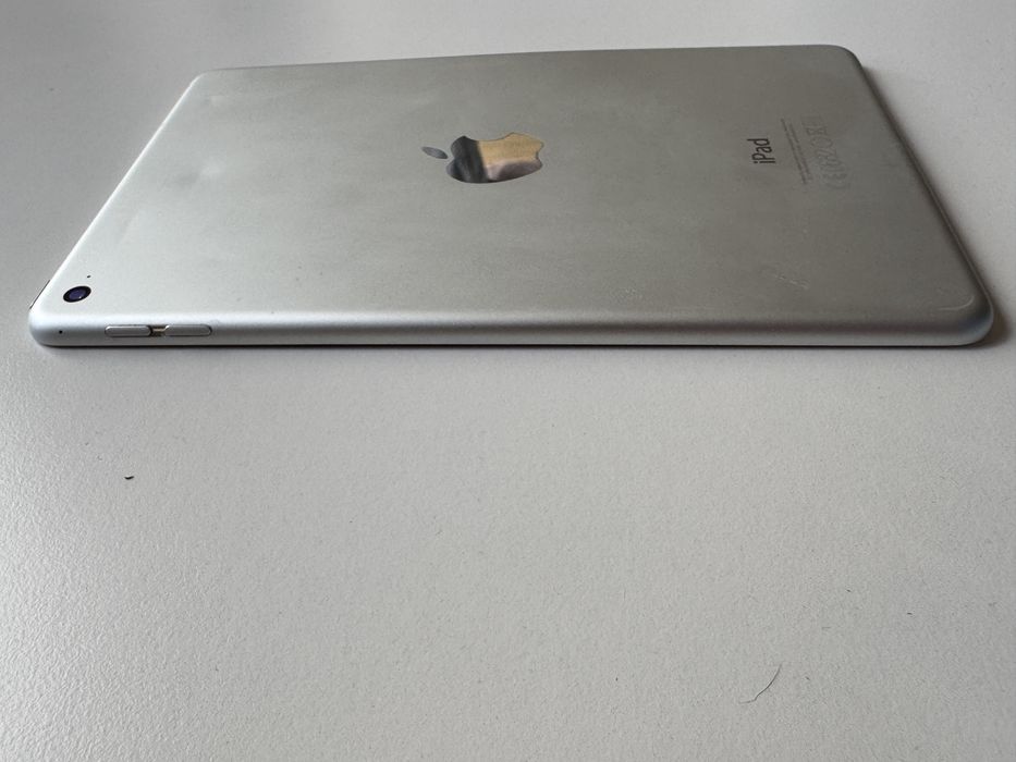 IPad mini 4  16GB silver