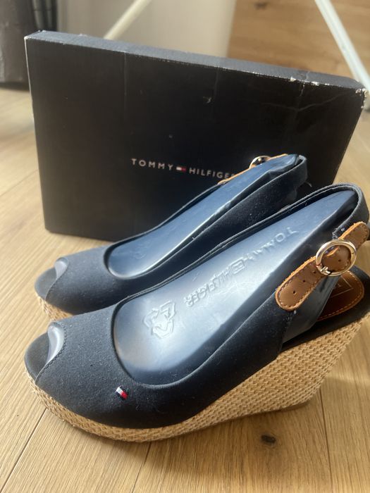 Босоніжки на танкетці Tommy Hilfiger