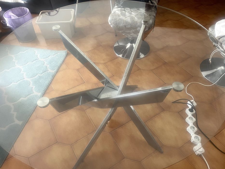 Mesa de Vidro Moderna com Base Metálica