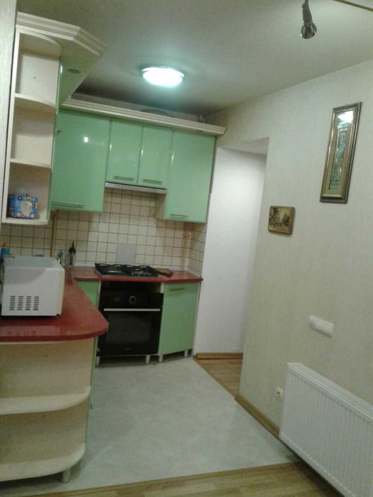 Розкішна студія. Центр. Житній ринок, вул. Лятошинського. Документи