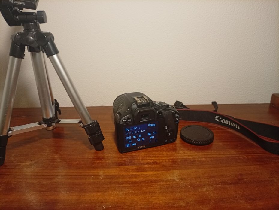 Cannon 1100D EOS + Tripé + Objectiva 55mm, 100
