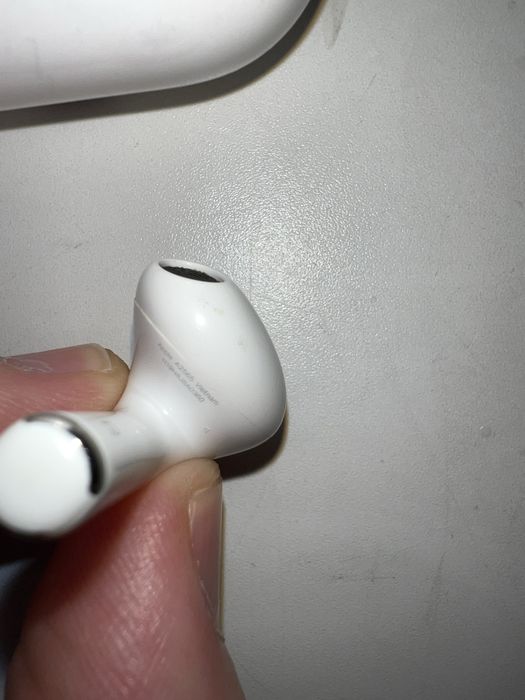 Airpods 3 оригінал (правий навушник хрипить)