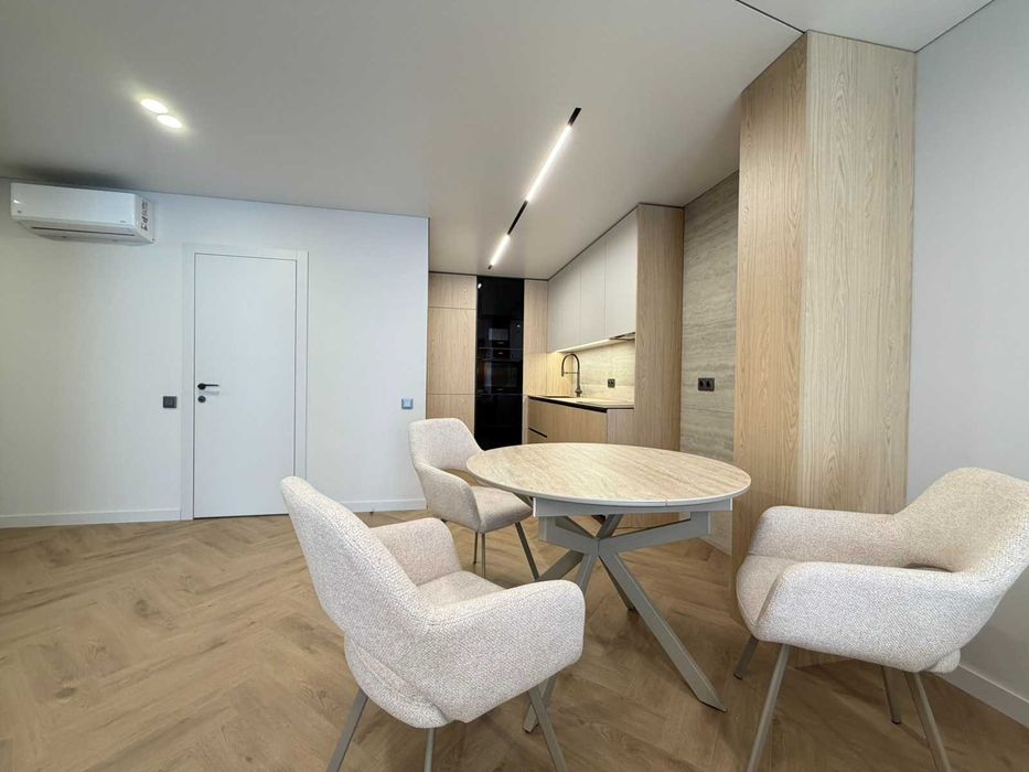 Продаж квартири в ЖК Америка, вул. В. Великого з дизайнерським ремонтом