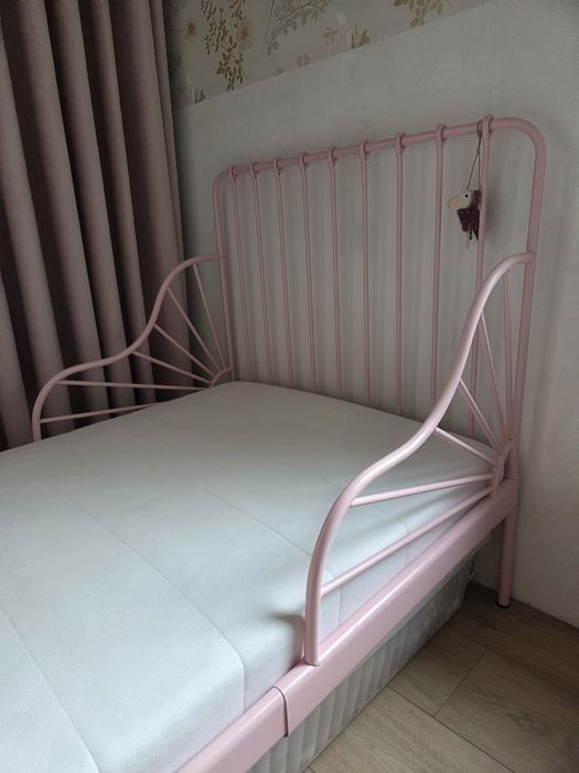 Łóżko dziecięce Ikea Minnen, różowe + materac