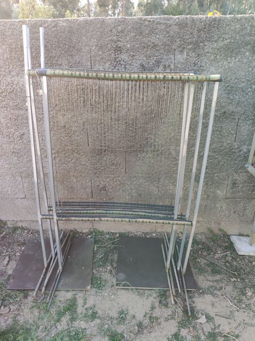 Colmeias, prensa, meias alças, quadros, arpas, painel solar entre muito outros materiais apícolas