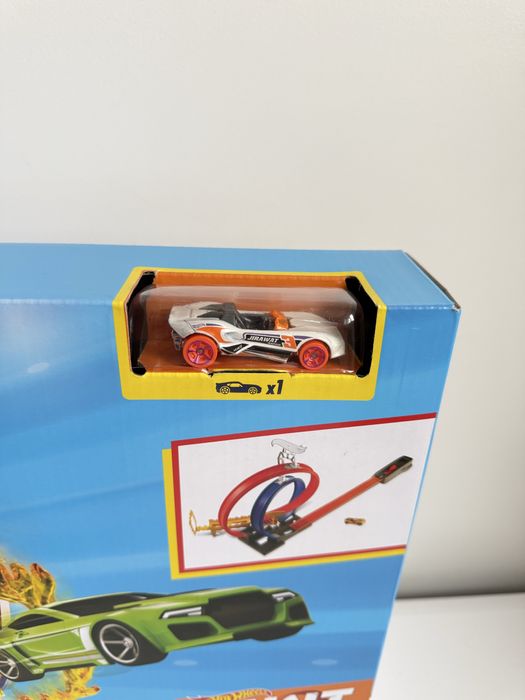 Великий трек Hot Wheels петля