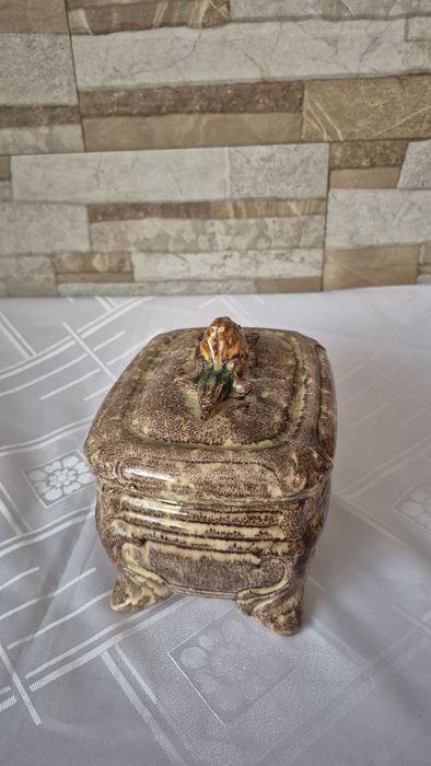 Zabytkowa ceramiczna szkatułka,bombonierka Jasba Keramik.
