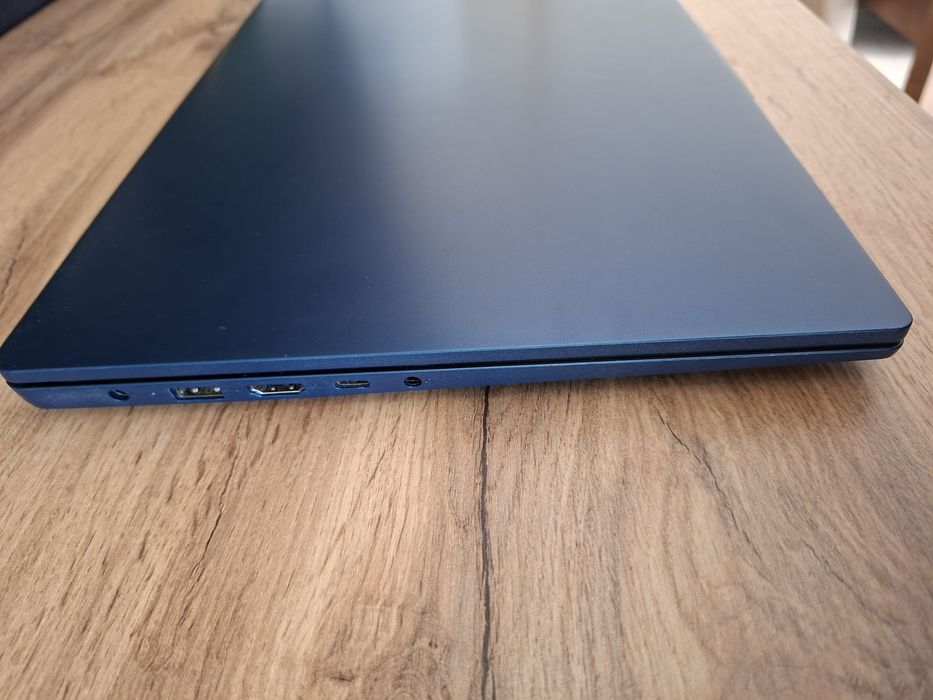Lenovo Ideapad Slim 3-15 granatowy