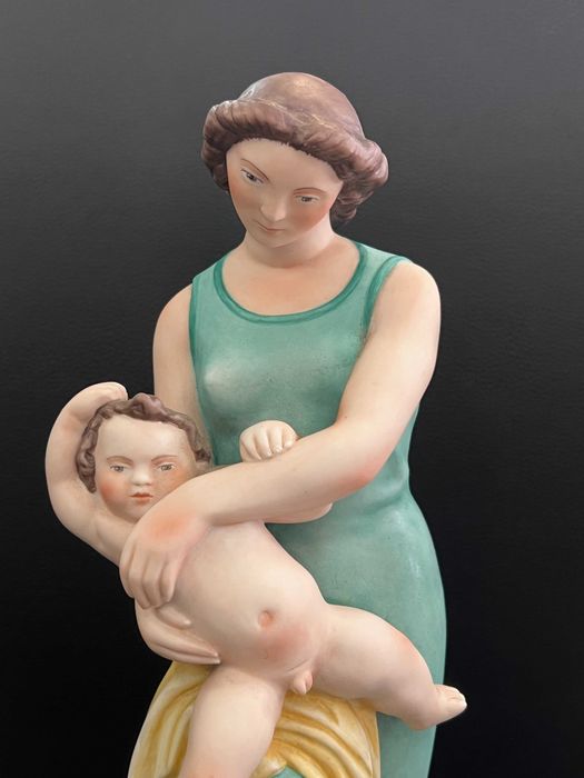 Mãe com Menino colo Biscuit Vista Alegre