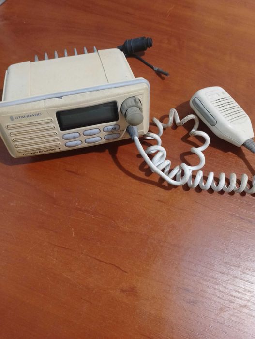 Морская-катерная радиостанция Standard Horizon Eclipse+.