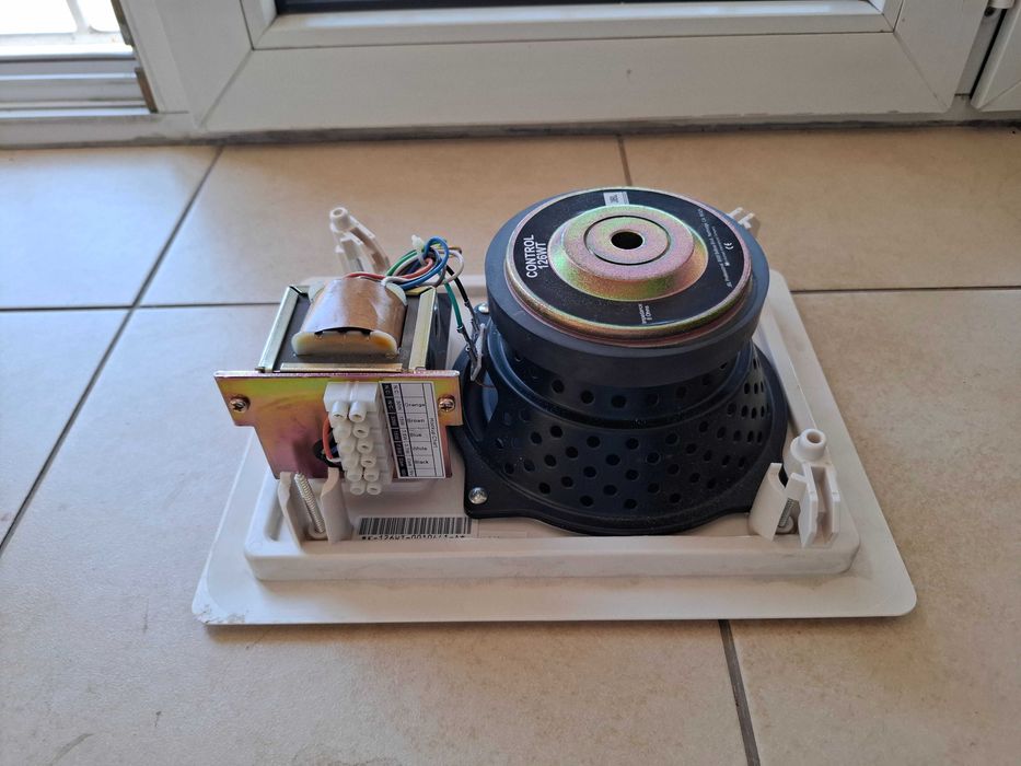 Głośnik ścienny JBL Control 126 WT (używany)
