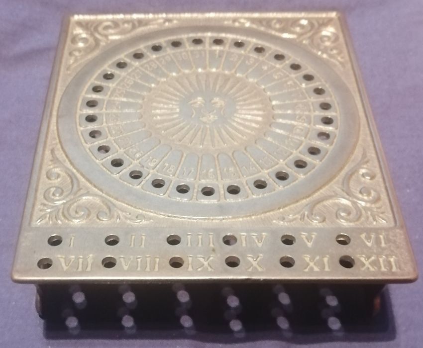 Calendário perpétuo em Bronze