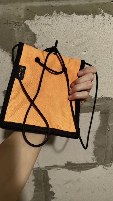 Сумка Carhartt delta neck pouch оригінальна, в яскравому кольору
